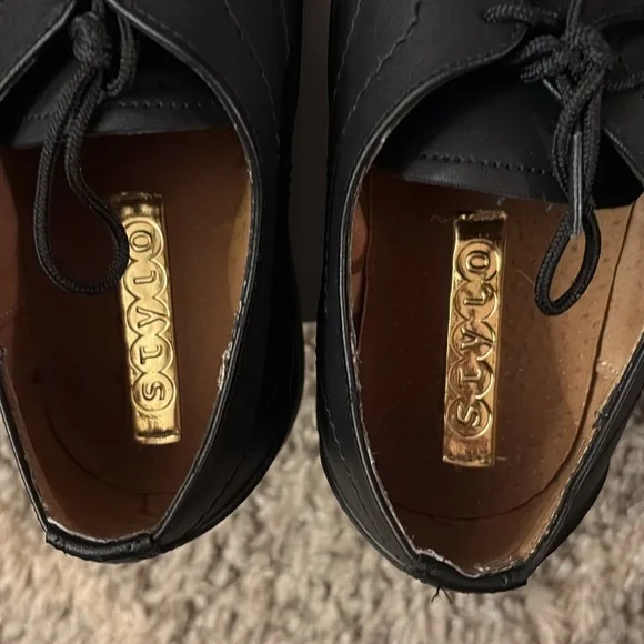 Worn twice men’s black dress shoes with laces. Size 8. - Picture 2 of 4